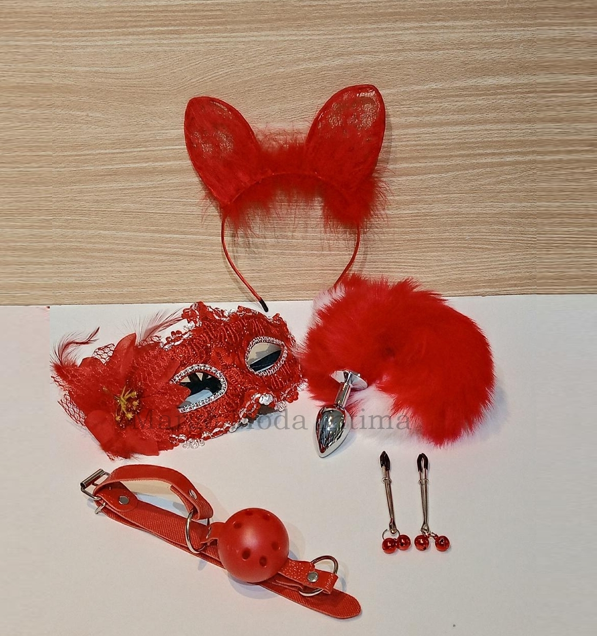 Kit com Plug Anal Vermelho e Branco 5 peças SITE